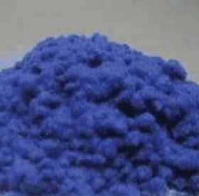Monte de floco de nylon azul, com a fibra cortada visível em close