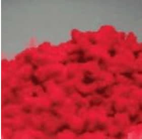 Monte de floco suede vermelho, de aspecto mais encorpado que o nylon