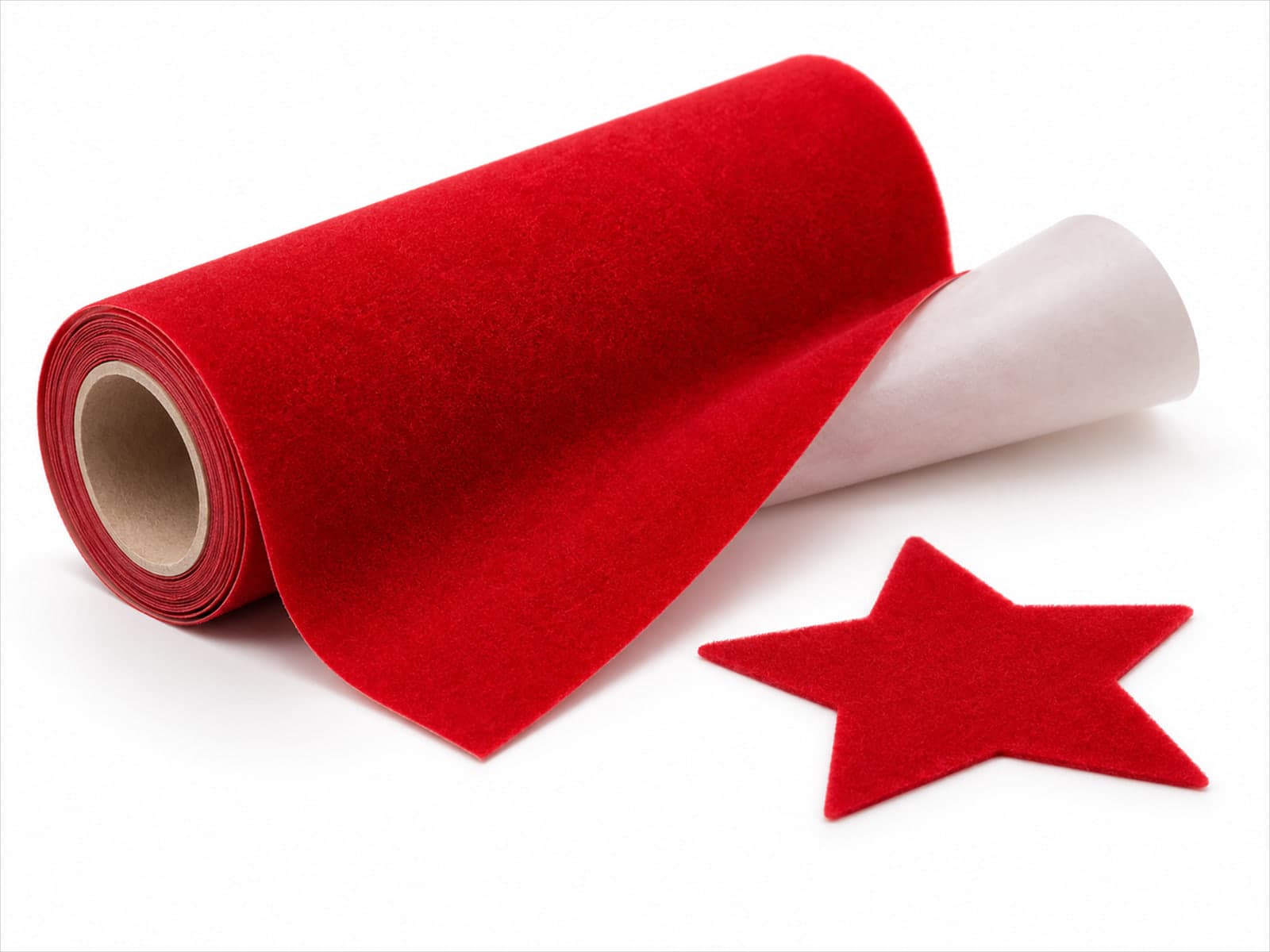 Rolo de filme termotransferível flocado vermelho, com o papel protetor aberto e uma estrela recortada ao lado, sobre fundo branco